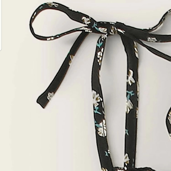 ♡3/$30♡ Floral Ruffle Crop Top - Picture 5 of 5